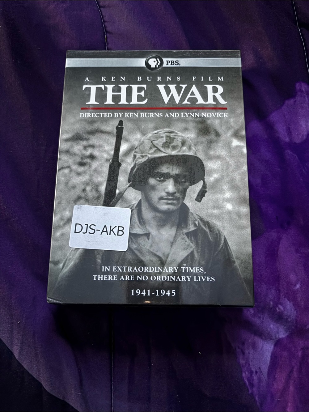 The War DVD by Ken Burns - Black